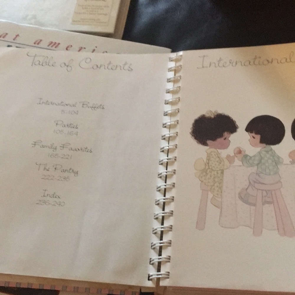 PRECIOUS MOMENTS COOKBOOK - Picture 3 of 4